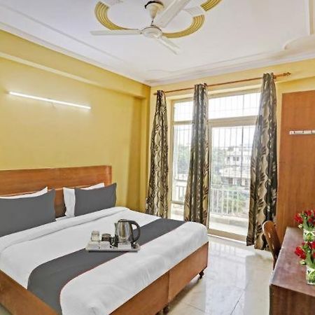 Hotel Ashvins Palace 구르가온 외부 사진