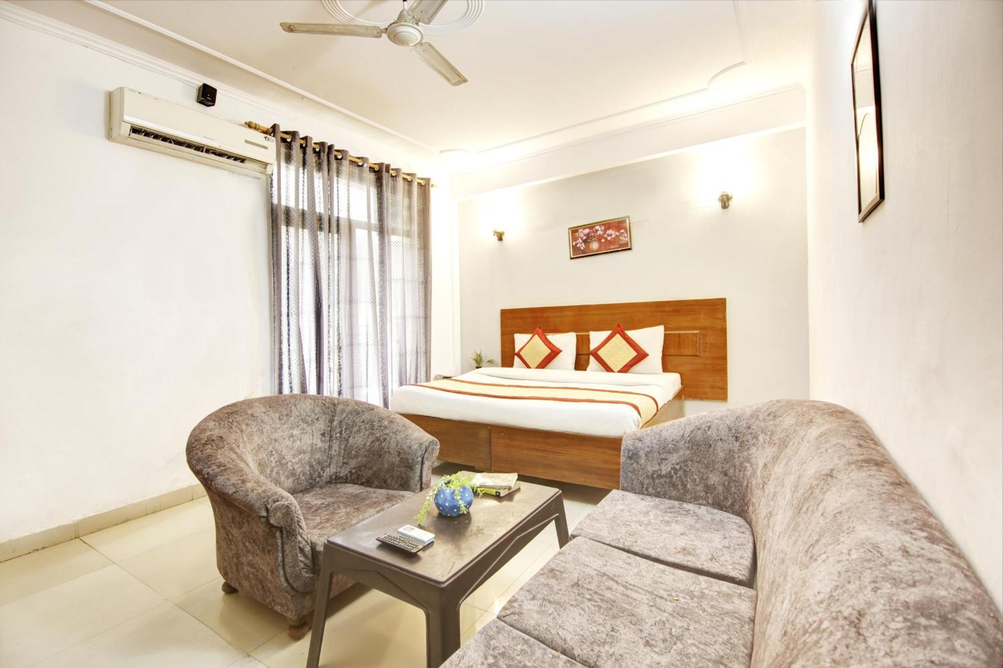 Hotel Ashvins Palace 구르가온 외부 사진