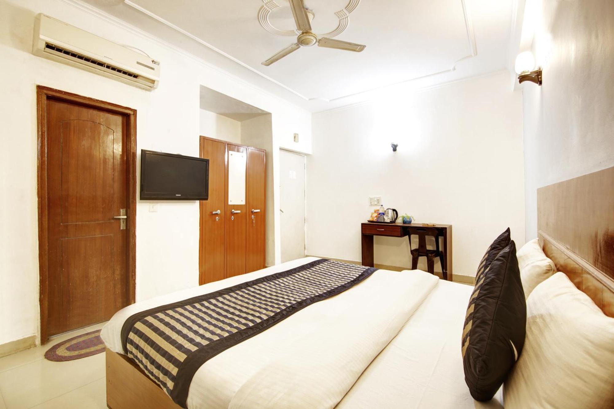 Hotel Ashvins Palace 구르가온 외부 사진