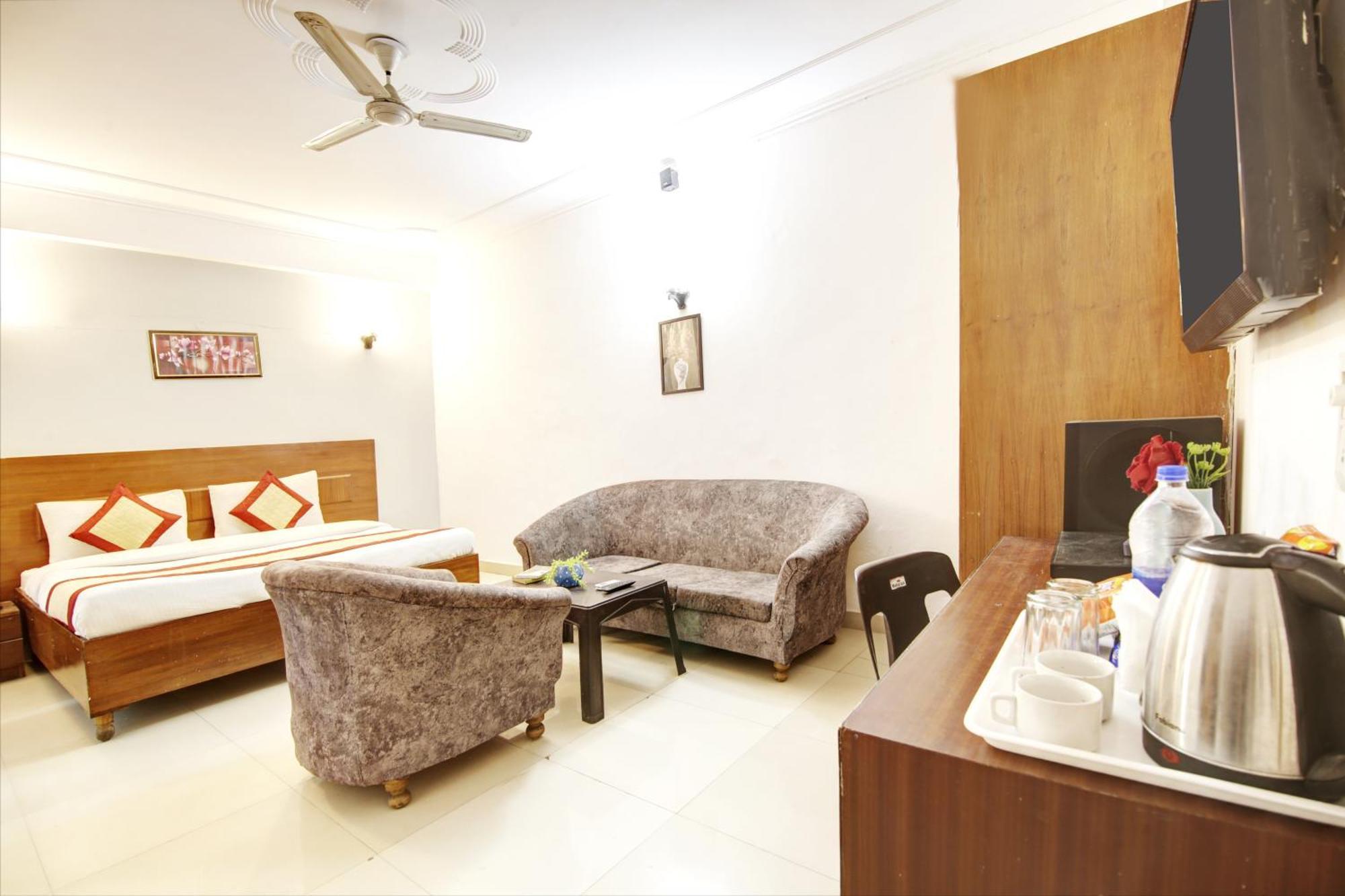 Hotel Ashvins Palace 구르가온 외부 사진